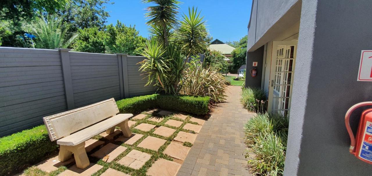 Acacia Westdene B&B Bloemfontein Exterior foto